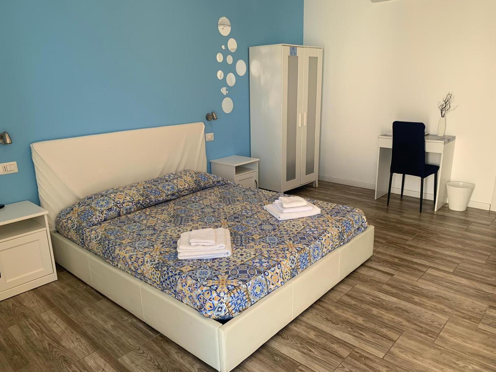 Borgomarino'S Room Cefalù Buitenkant foto