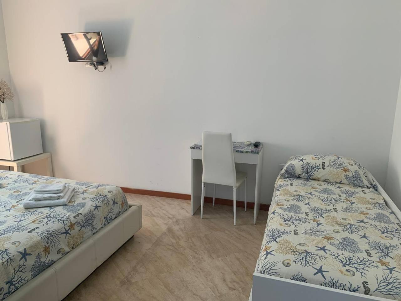 Borgomarino'S Room Cefalù Buitenkant foto